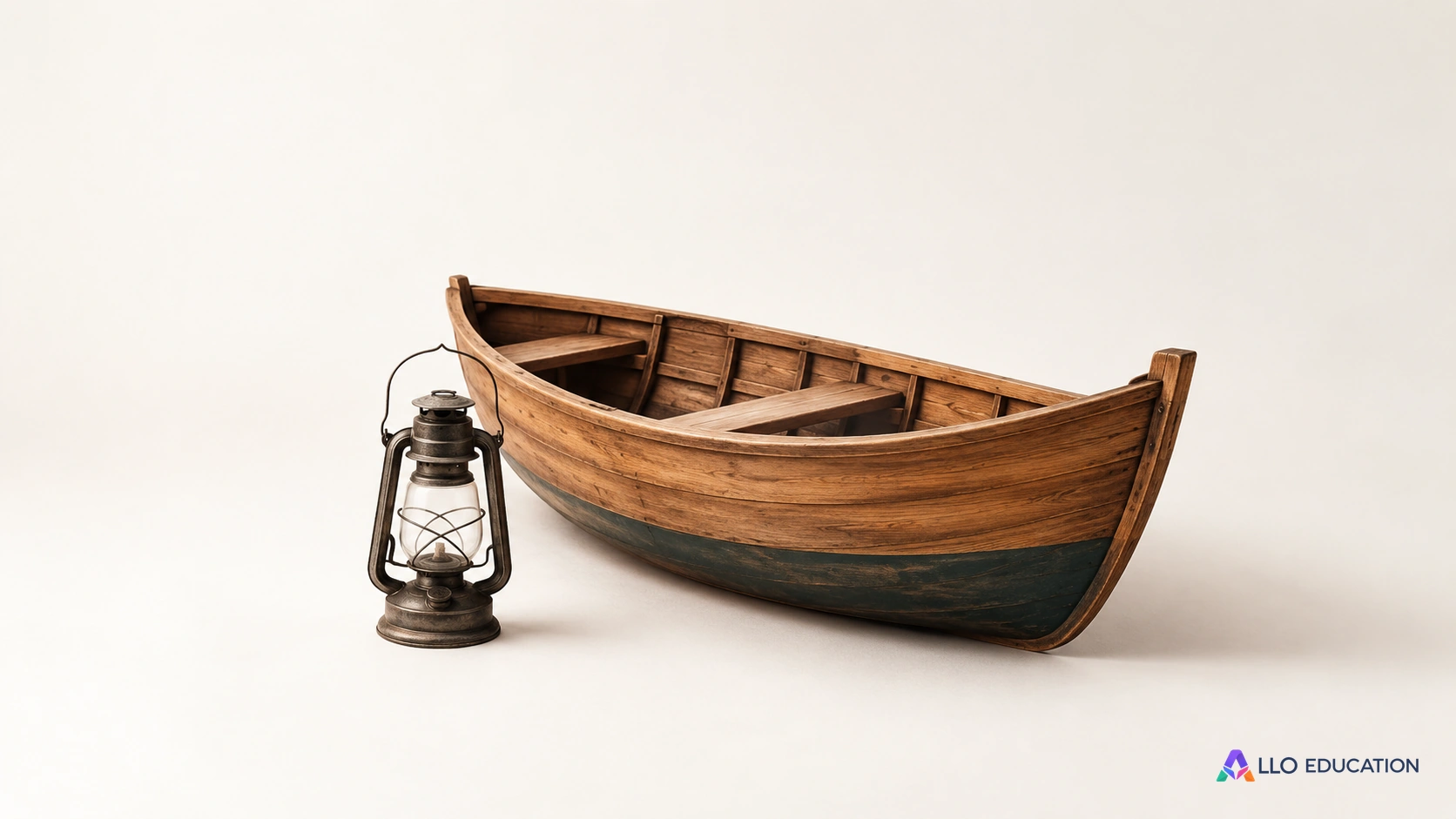 Une petite barque de bois et une lanterne éteinte évoquent un départ vers l’inconnu.